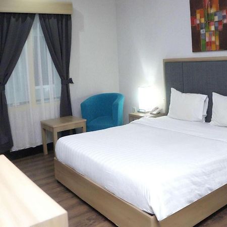 Orchardz Hotel Gajah Mada Понтианак Экстерьер фото