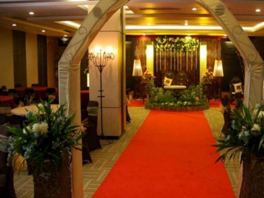 Orchardz Hotel Gajah Mada Понтианак Экстерьер фото