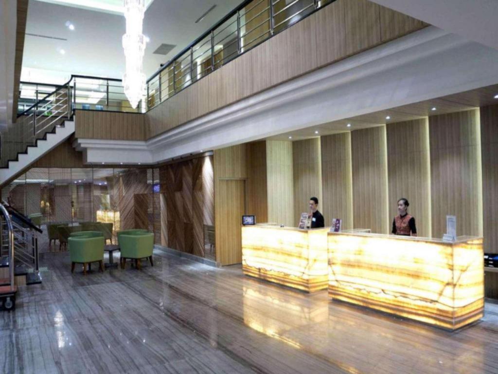 Orchardz Hotel Gajah Mada Понтианак Экстерьер фото