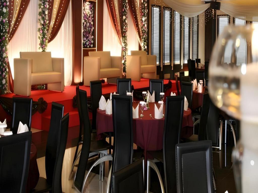 Orchardz Hotel Gajah Mada Понтианак Экстерьер фото
