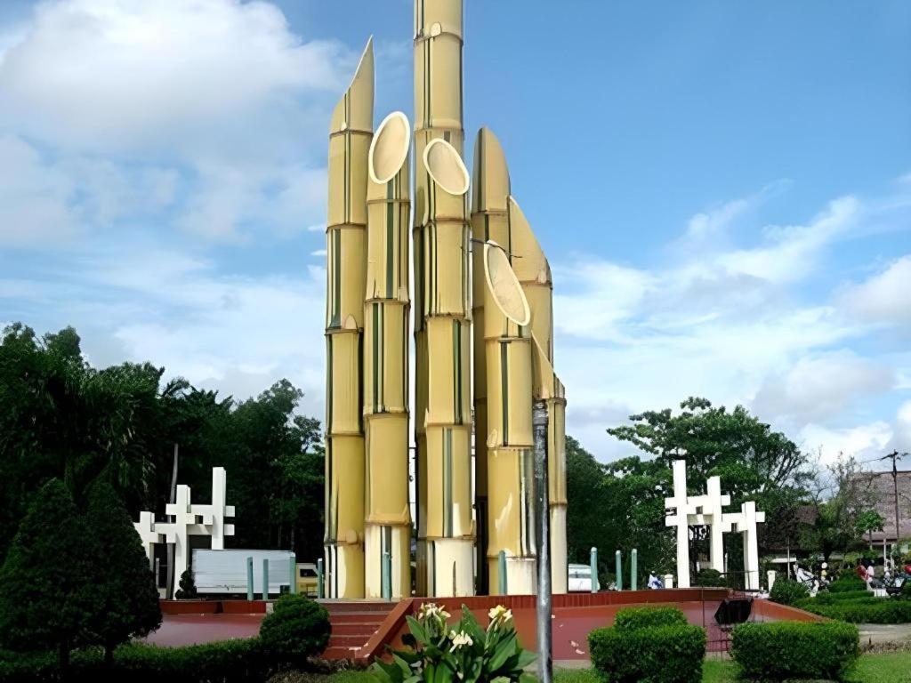 Orchardz Hotel Gajah Mada Понтианак Экстерьер фото