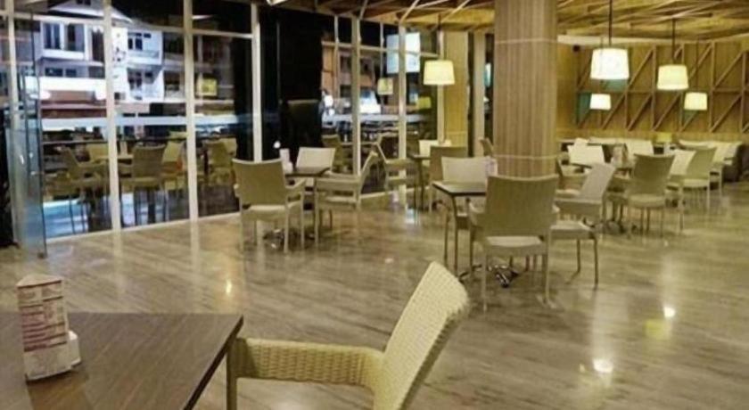 Orchardz Hotel Gajah Mada Понтианак Экстерьер фото