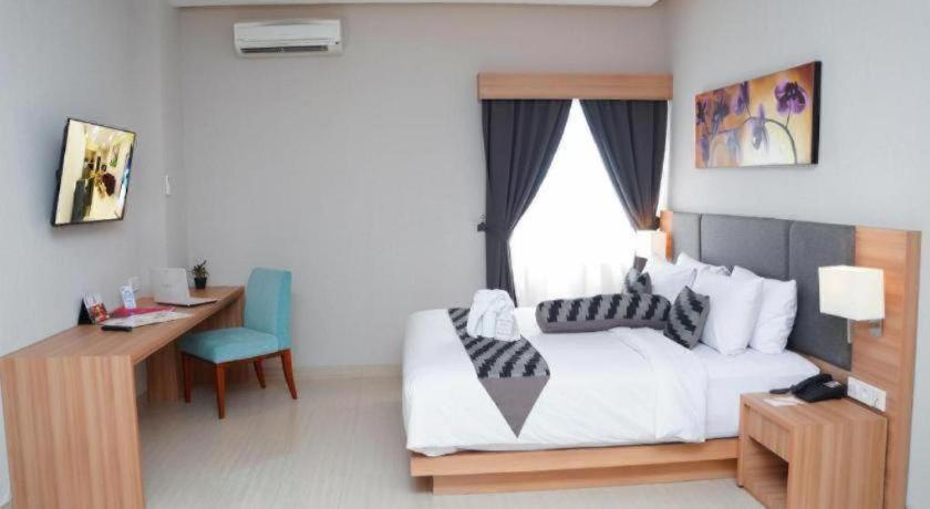 Orchardz Hotel Gajah Mada Понтианак Экстерьер фото