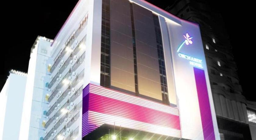 Orchardz Hotel Gajah Mada Понтианак Экстерьер фото