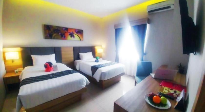 Orchardz Hotel Gajah Mada Понтианак Экстерьер фото