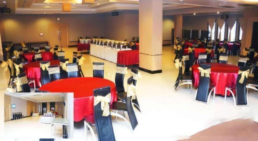 Orchardz Hotel Gajah Mada Понтианак Экстерьер фото