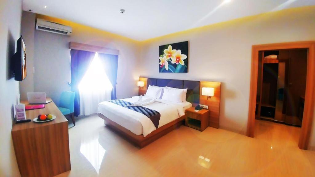Orchardz Hotel Gajah Mada Понтианак Экстерьер фото