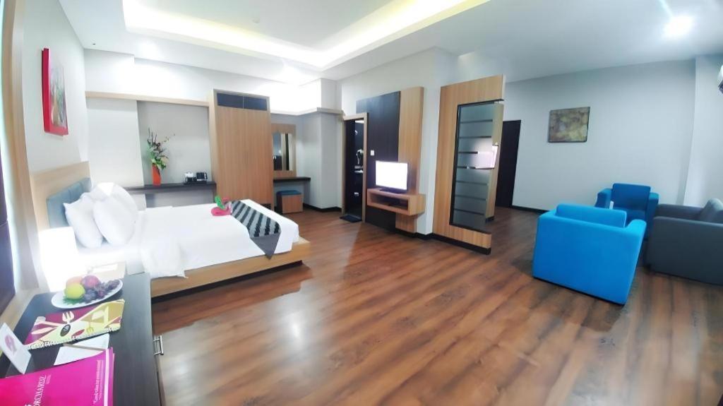 Orchardz Hotel Gajah Mada Понтианак Экстерьер фото