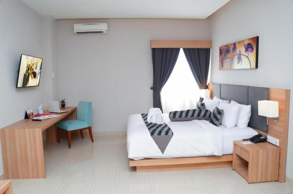 Orchardz Hotel Gajah Mada Понтианак Экстерьер фото